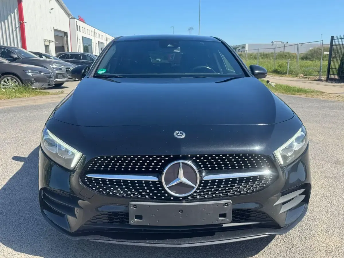 Gebraucht Mercedes A200 AMG 150 PS (110 kW) 2021 Schwarz Kleinwagen