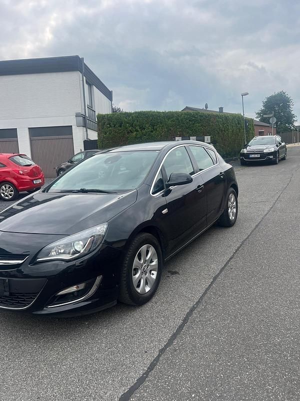 Second-hand Opel Astra 110 CP (80 kW) 2015 Negru Berlinǎ