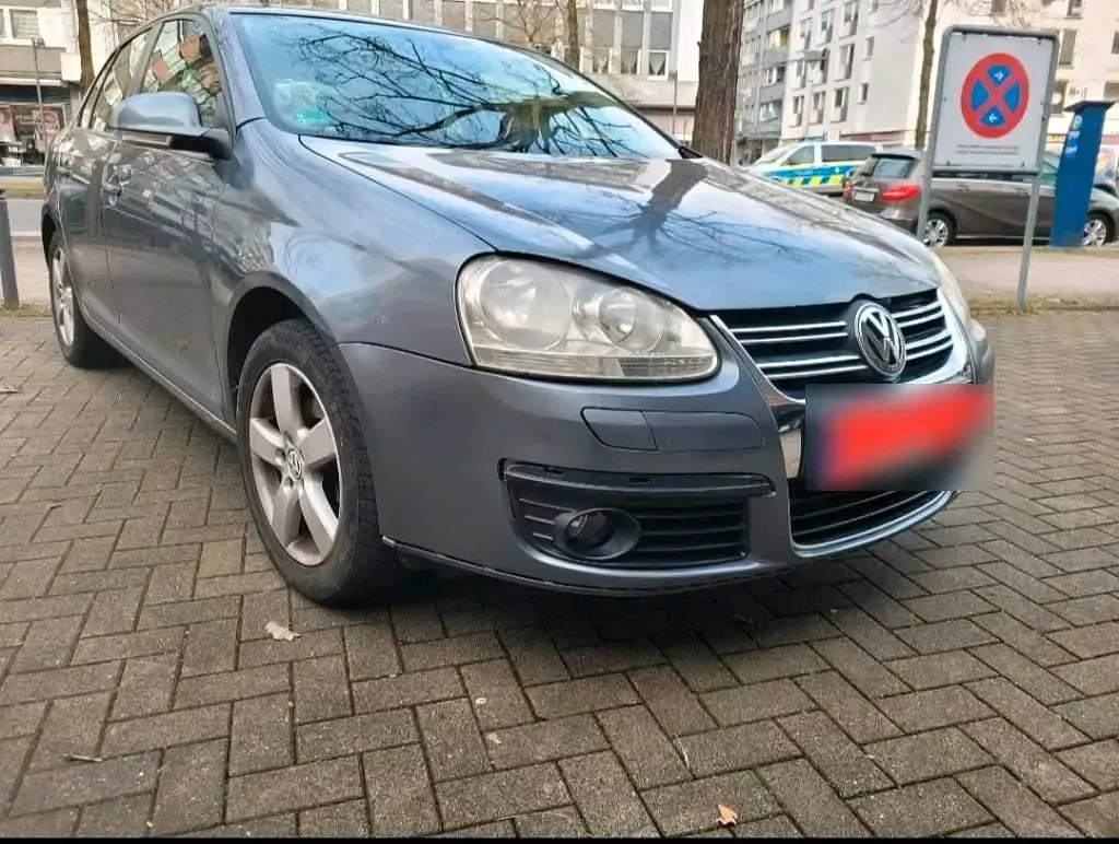 Używany VW Jetta 102 KM (75 kW) 2008 Szary Sedan/Limuzyna