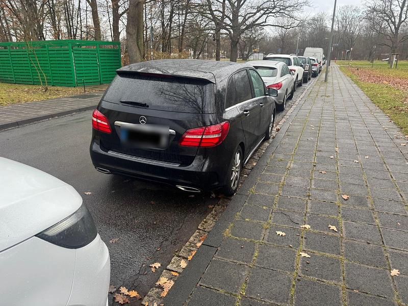 Gebraucht Mercedes 200 136 PS (100 kW) 2015 Schwarz Kleinwagen