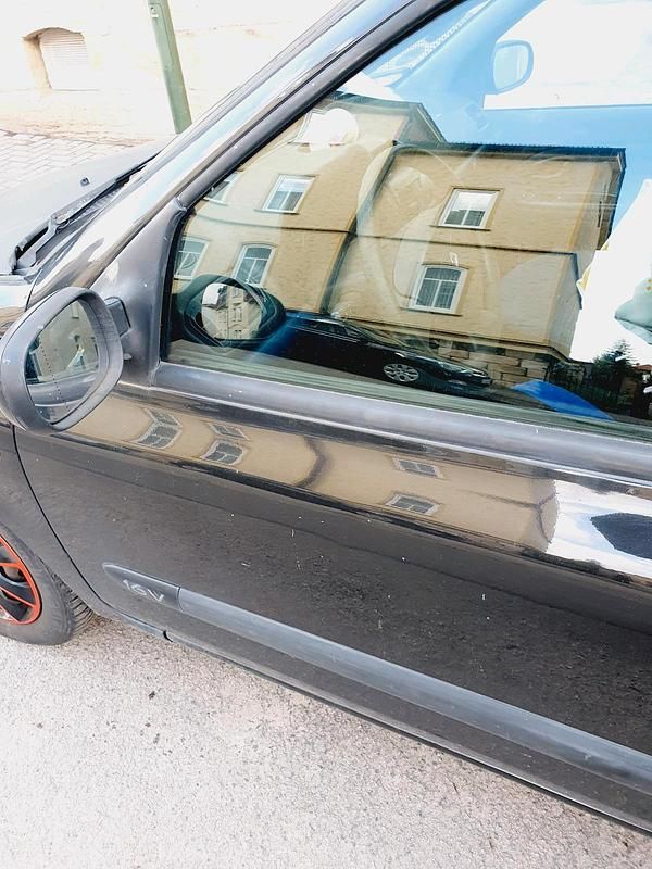 Gebraucht Renault Clio II 75 PS (55 kW) 2003 Schwarz Kleinwagen