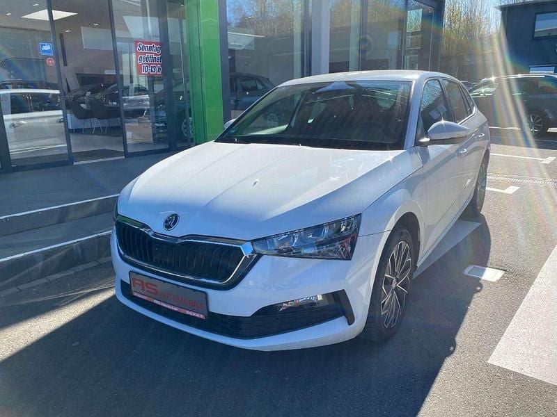 Gebraucht Skoda Scala 116 PS (85 kW) 2021 Moonweiss metallic Kleinwagen