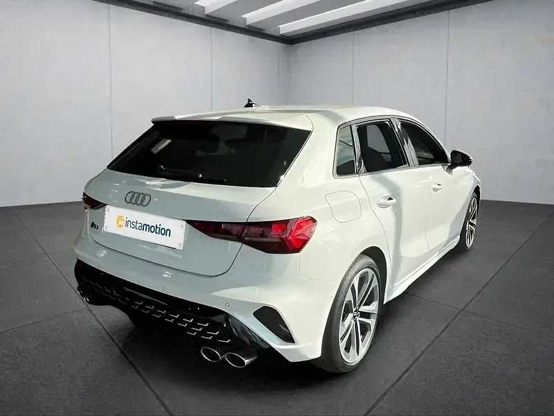 Gebraucht Audi S3 Sportback 333 PS (244 kW) 2024 Weiß Kleinwagen