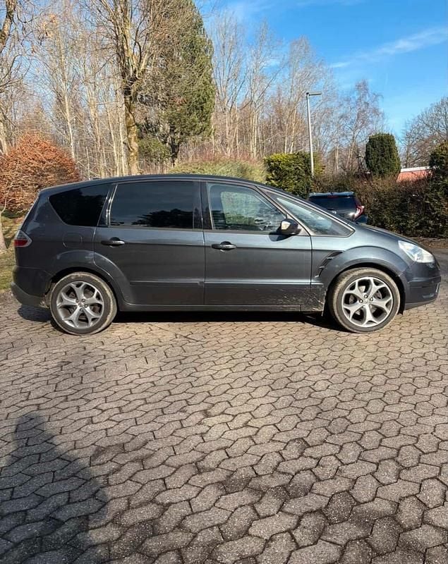 Gebraucht Ford S-MAX Titanium 140 PS (102 kW) 2010 Grau Van / Kleinbus