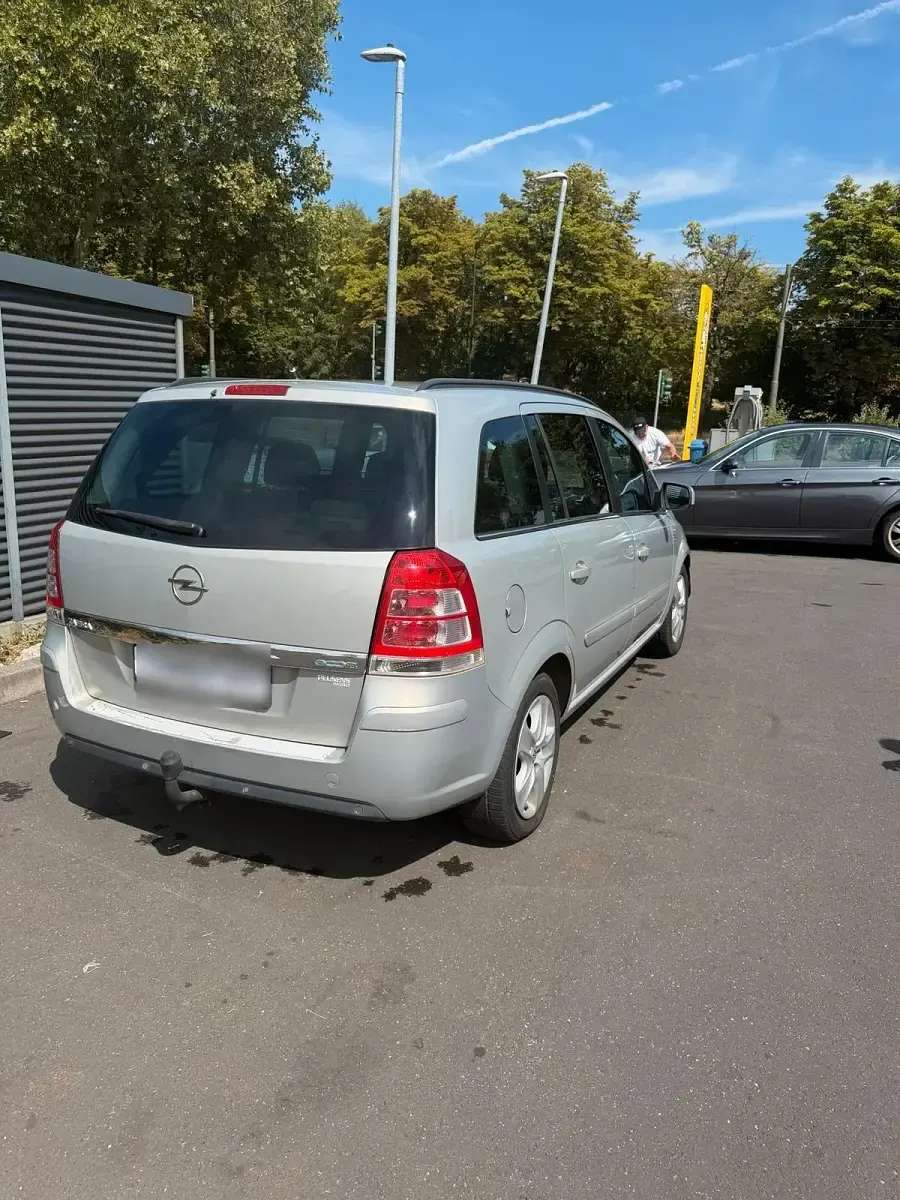 Gebraucht Opel Zafira 143 PS (105 kW) 2011 Grau Van / Kleinbus
