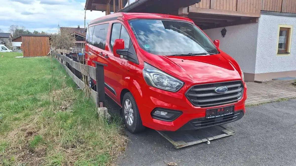 Gebraucht Ford Transit Nugget 129 PS (94 kW) 2021 Rot Kleinwagen
