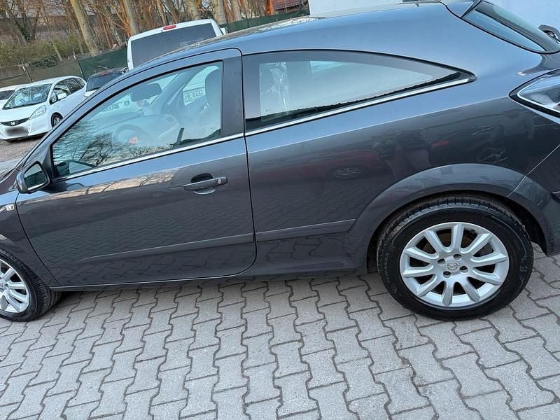 Gebraucht Opel Astra GTC Selection 140 PS (102 kW) 2009 Grau Coupé
