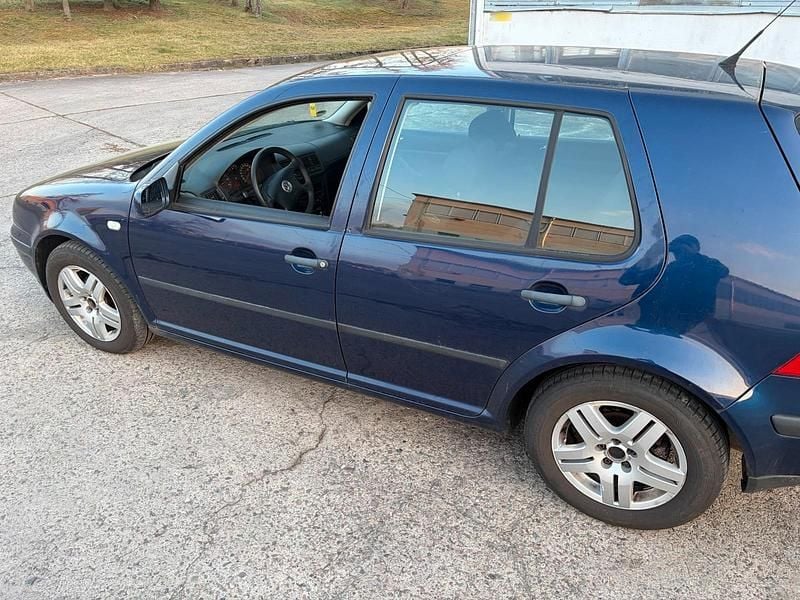 Gebraucht VW Golf IV 105 PS (77 kW) 2002 Blau Kleinwagen