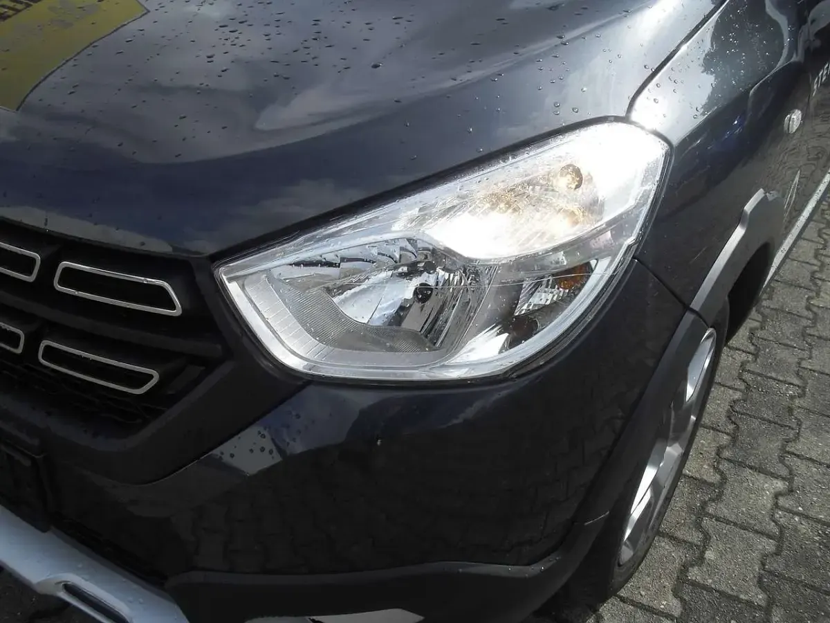 Gebraucht Dacia Dokker Stepway 131 PS (96 kW) 2020 Kometengrau (metallic) Van / Kleinbus
