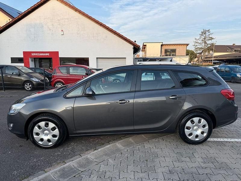 Gebraucht Opel Astra Design Edition 140 PS (102 kW) 2012 Grau Kombi