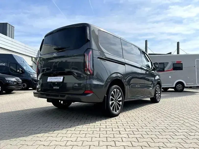Neu Ford Tourneo Custom Titanium X 170 PS (125 kW) 2025 Grau Van