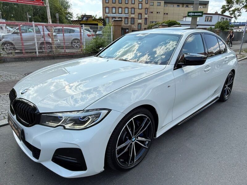 Weiß Gebraucht 2020 BMW 330 M Sport Limousine | 30.980 € (Fairer Preis) - Bild 1/4