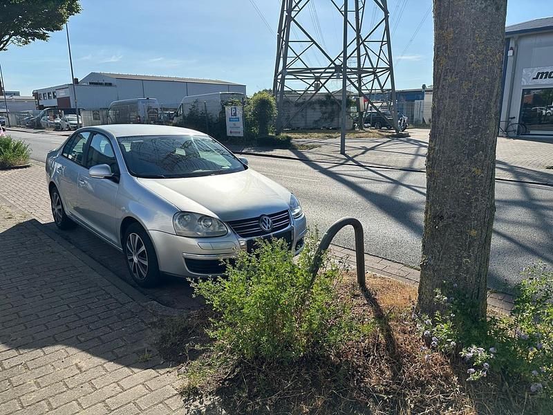 Gebraucht VW Jetta 101 PS (74 kW) 2006 Silber Limousine