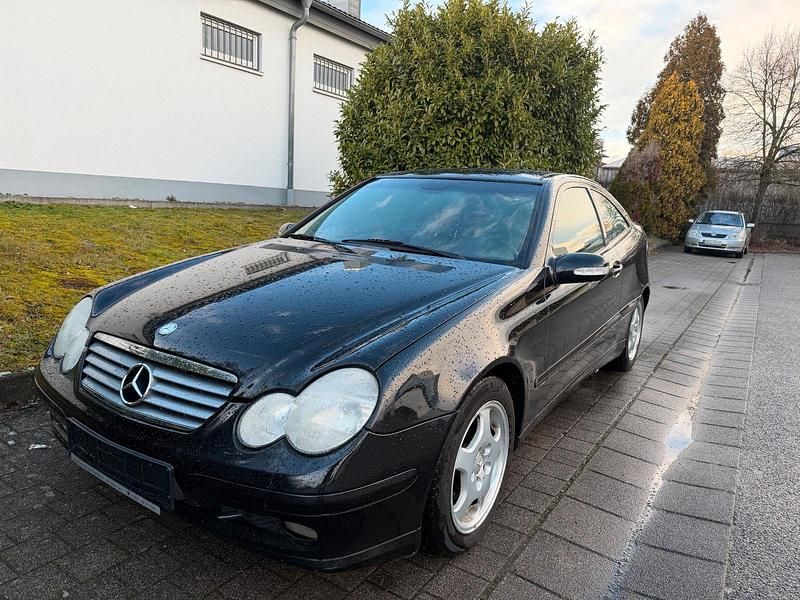 Gebraucht Mercedes C220 143 PS (105 kW) 2001 Schwarz Coupé