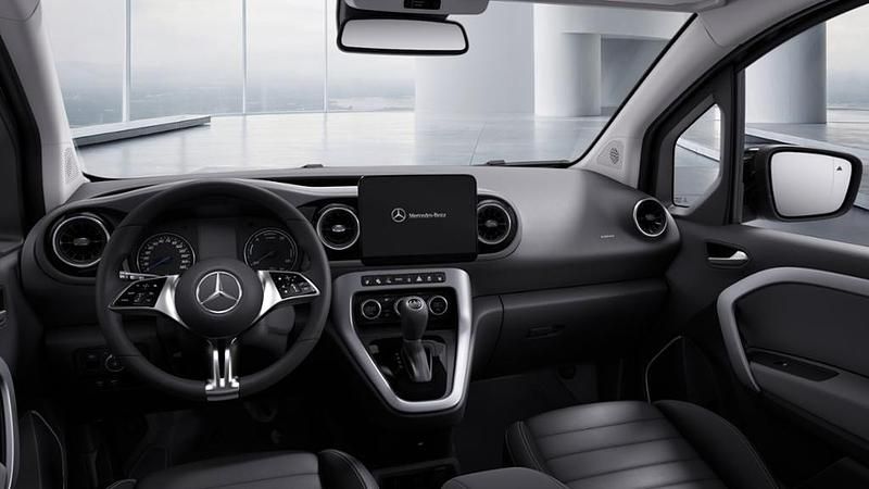 Gebraucht Mercedes EQT200 89 kW (122 PS) 2024 Loparitschwarz metallic Van / Kleinbus