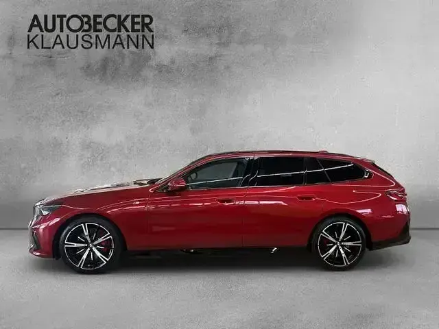 Gebraucht BMW 540 M Sport 303 PS (222 kW) 2025 Rot Kombi