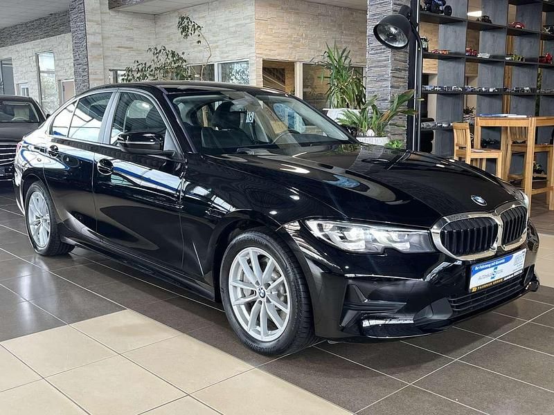 Schwarz schwarz ii Gebraucht 2021 BMW 330e Advantage Limousine | 26.500 € (Guter Preis) - Bild 1/4