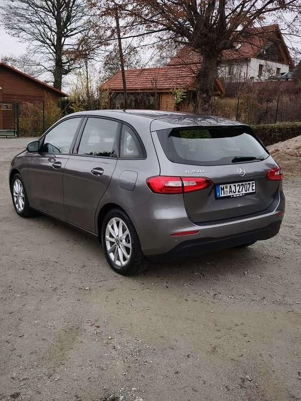 Gebraucht Mercedes E250 Edition 160 PS (117 kW) 2022 Grau Kombi