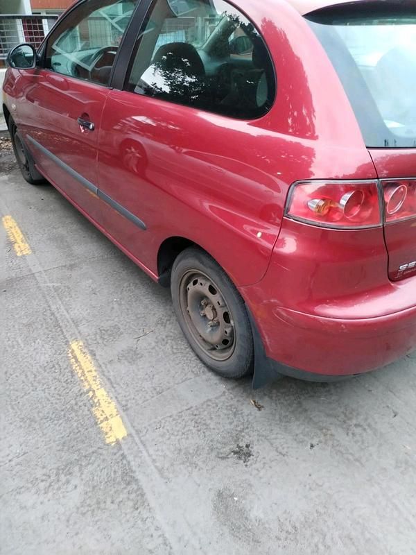 Rot Gebraucht 2004 Seat Ibiza Limousine | 450 € (Superpreis) - Bild 1/4