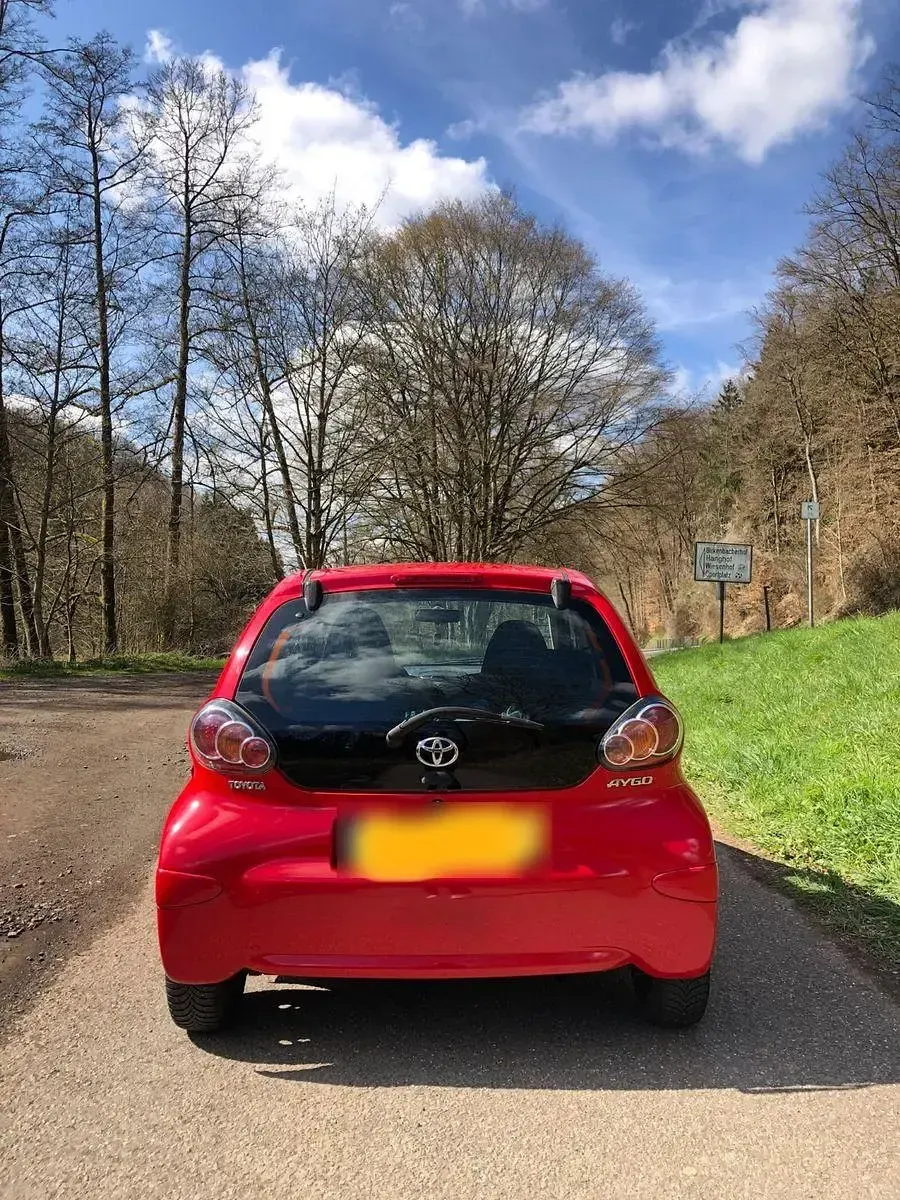 Gebraucht Toyota Aygo 68 PS (50 kW) 2014 Rot Kleinwagen