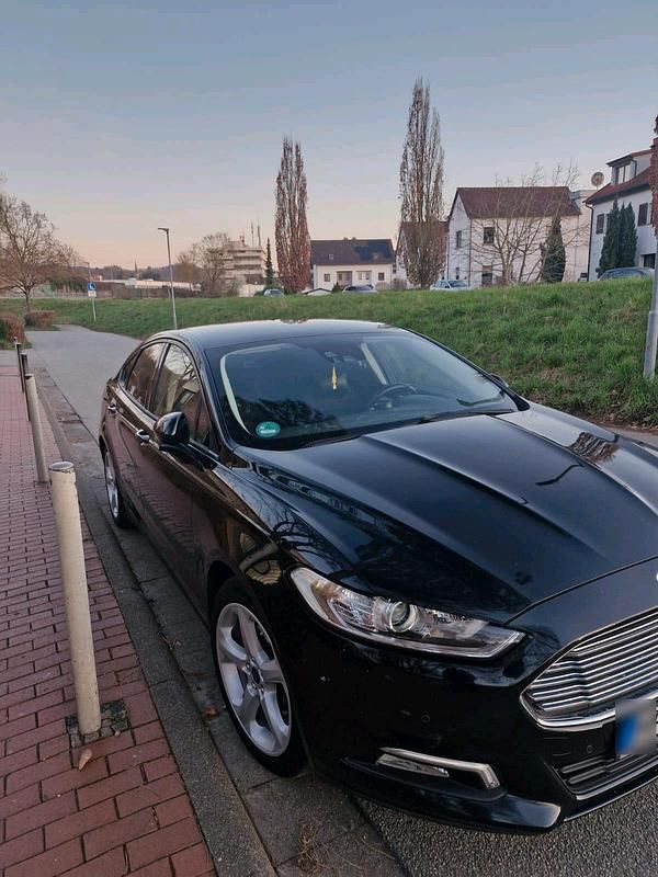 Gebraucht Ford Mondeo 150 PS (110 kW) 2016 Schwarz Limousine