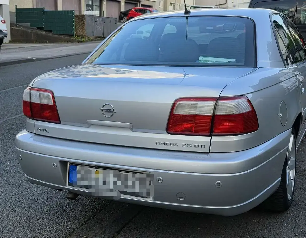 Gebraucht Opel Omega Design Edition 150 PS (110 kW) 2002 Silber Limousine