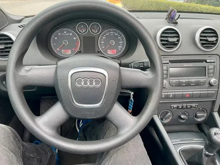 Gebraucht Audi A3 Cabriolet 105 PS (77 kW) 2012 Schwarz Cabrio