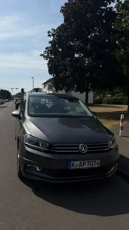 Gebraucht VW Touran Comfortline 110 PS (80 kW) 2017 Grau Van / Kleinbus