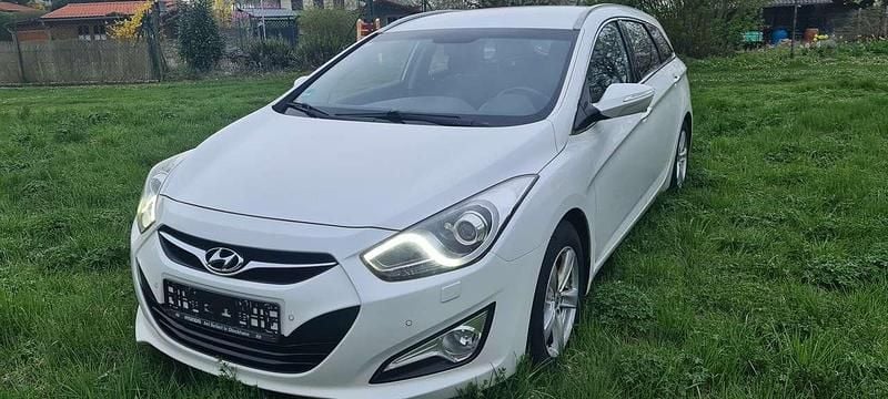 Weiß Gebraucht 2014 Hyundai i40 Style Kombi | 4.999 € (Guter Preis) - Bild 1/4