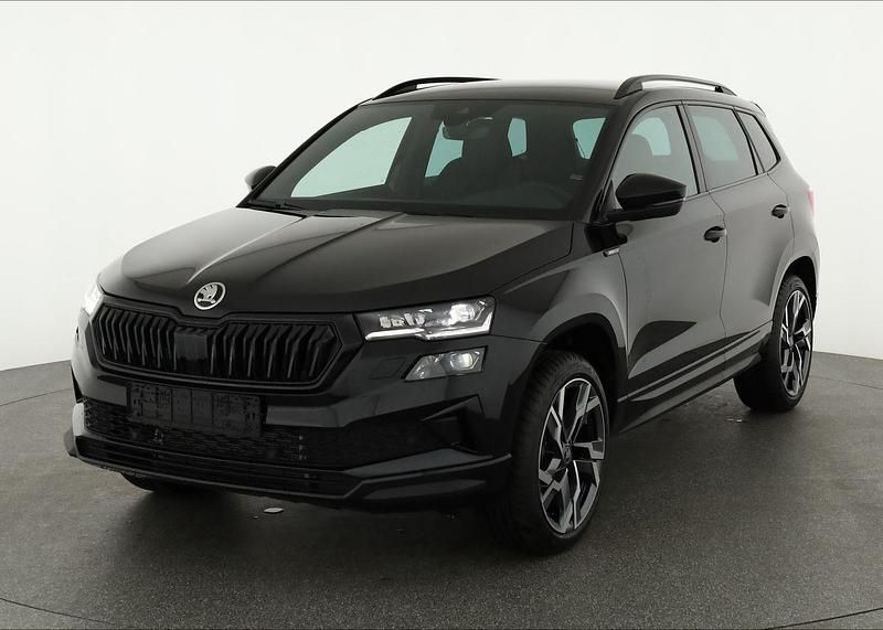 Black magic perleffekt Neu 2025 Skoda Karoq SportLine SUV | 40.495 € (Guter Preis) - Bild 1/4