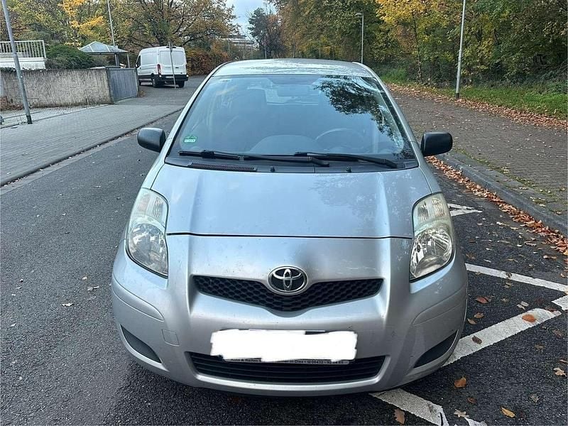 Gebraucht Toyota Yaris Cool 101 PS (74 kW) 2010 Silver mica metallic Kleinwagen