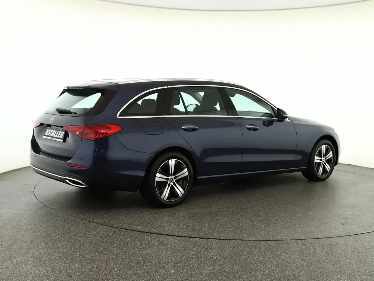 Gebraucht Mercedes C300 Avantgarde 204 PS (150 kW) 2024 Metalliclack sodalithblau