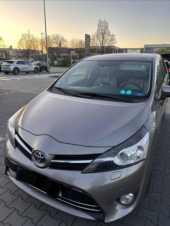Gebraucht Toyota Verso Comfort 111 PS (81 kW) 2014 Grau Van / Kleinbus