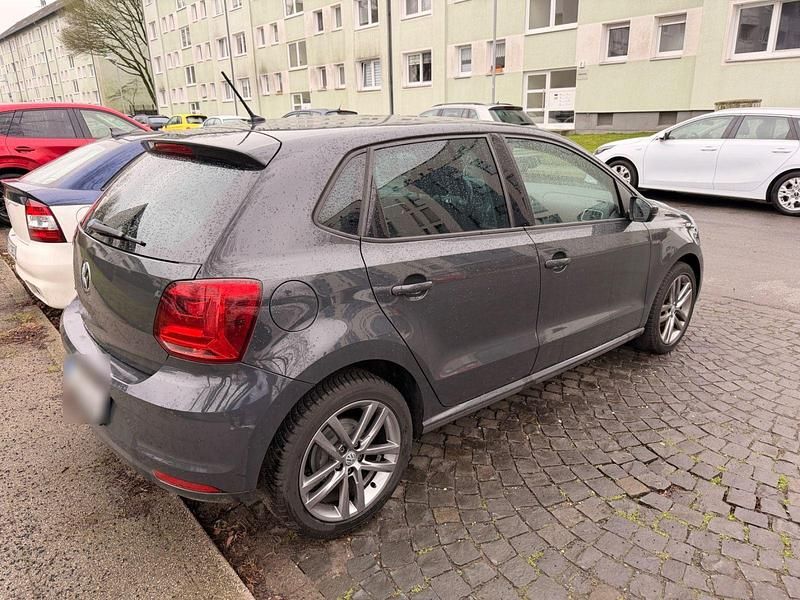Gebraucht VW Polo LOUNGE 75 PS (55 kW) 2015 Grau Kleinwagen