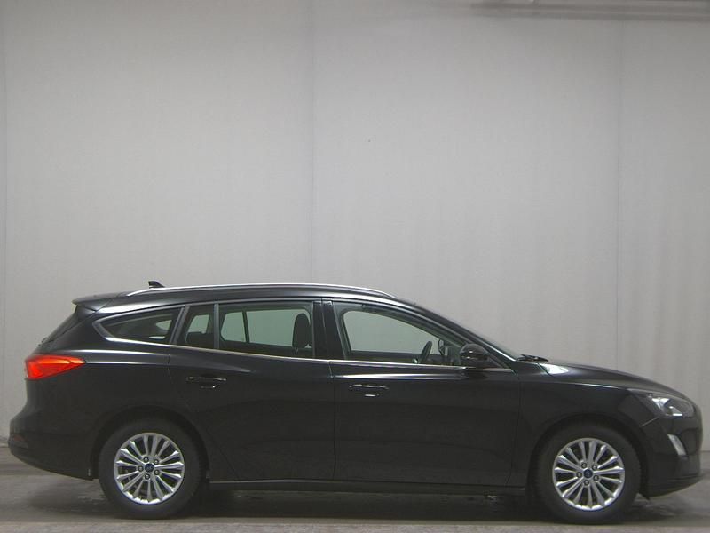 Schwarz Gebraucht 2021 Ford Focus Titanium Kombi | 12.680 € (Superpreis) - Bild 1/4