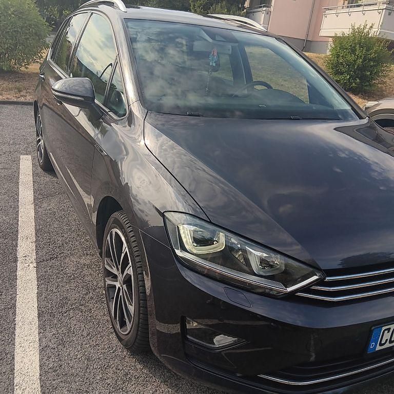 Violet Gebraucht 2016 VW Golf Sportsvan LOUNGE Van / Kleinbus | 13.500 € (Fairer Preis) - Bild 1/4