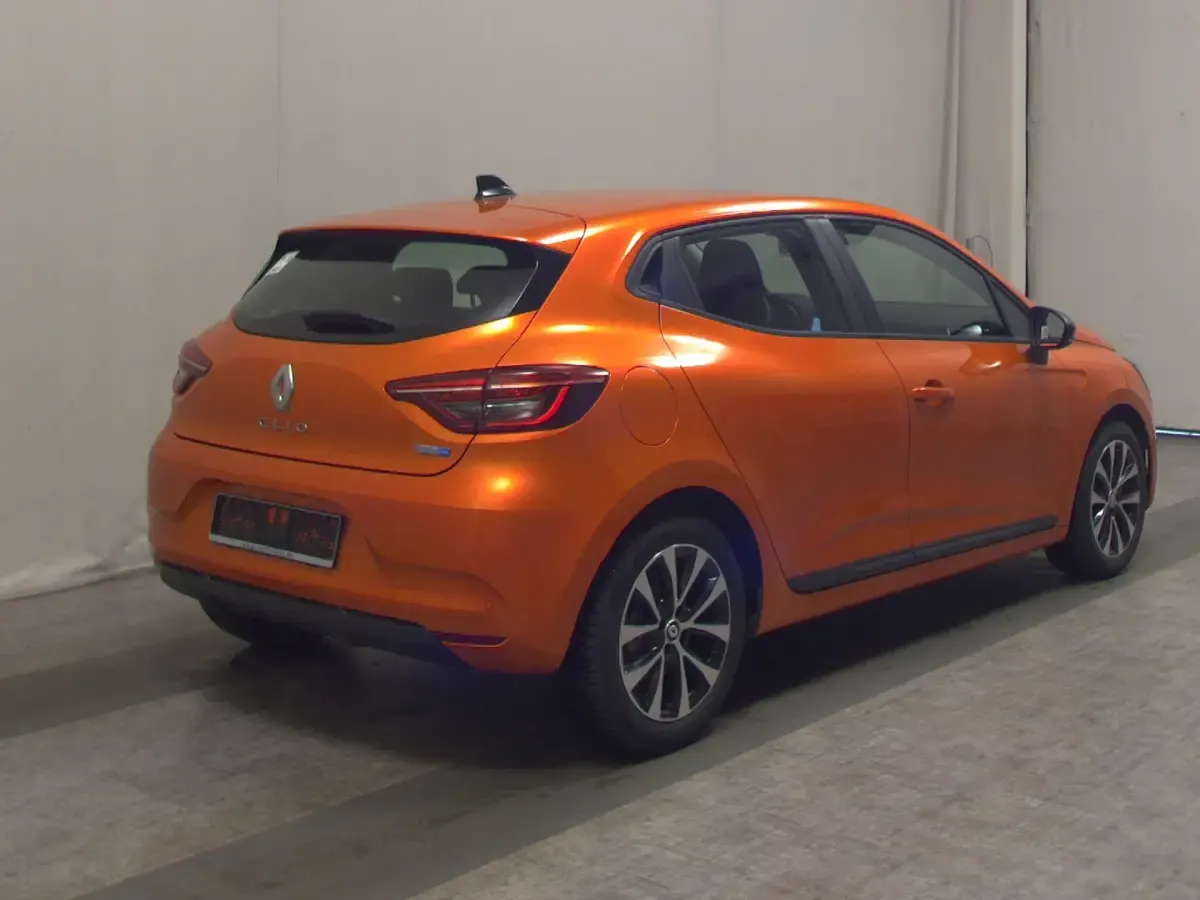 Gebraucht Renault Clio Equilibre 143 PS (105 kW) 2023 Valencia orange Kleinwagen