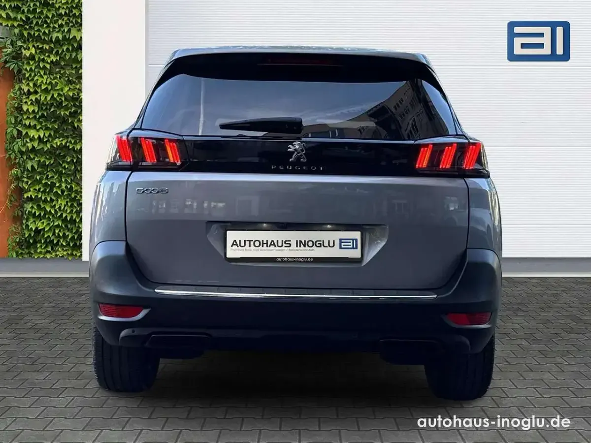 Gebraucht Peugeot 5008 Allure 131 PS (96 kW) 2024 Grau SUV