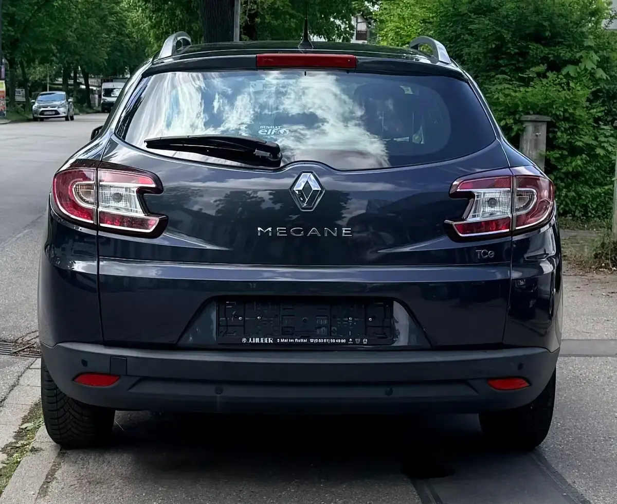 Gebraucht Renault Mégane GrandTour Initiale Paris 132 PS (97 kW) 2013 Grau Kombi