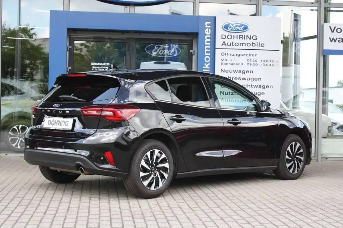 Gebraucht Ford Focus Titanium 125 PS (91 kW) 2024 Agate black Limousine