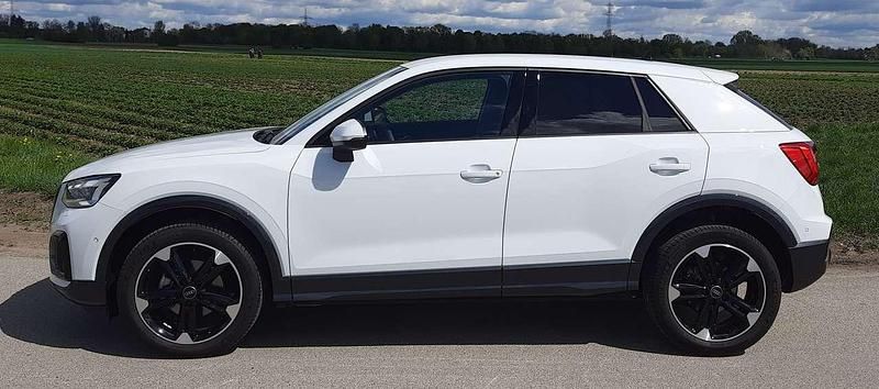 Weiß Gebraucht 2024 Audi Q2 Ambiente SUV | 31.900 € (Etwas zu teuer) - Bild 1/4