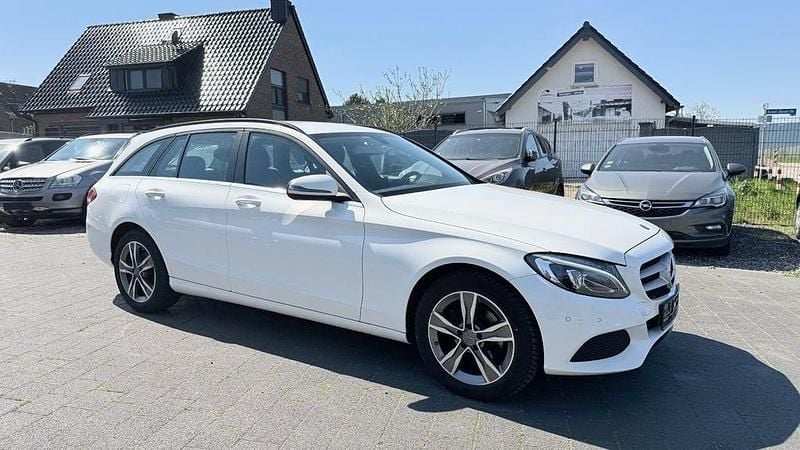 Gebraucht Mercedes C180 116 PS (85 kW) 2017 Polarweiss  unilack Kombi