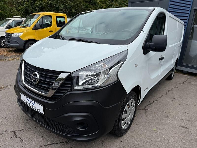Weiß Gebraucht 2018 Nissan NV300 Comfort Van | 12.400 € (Fairer Preis) - Bild 1/4
