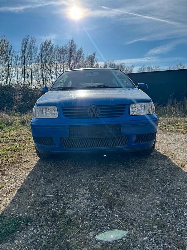 Usado VW Polo 50 HP (36 kW) 2001 Azul Coupé