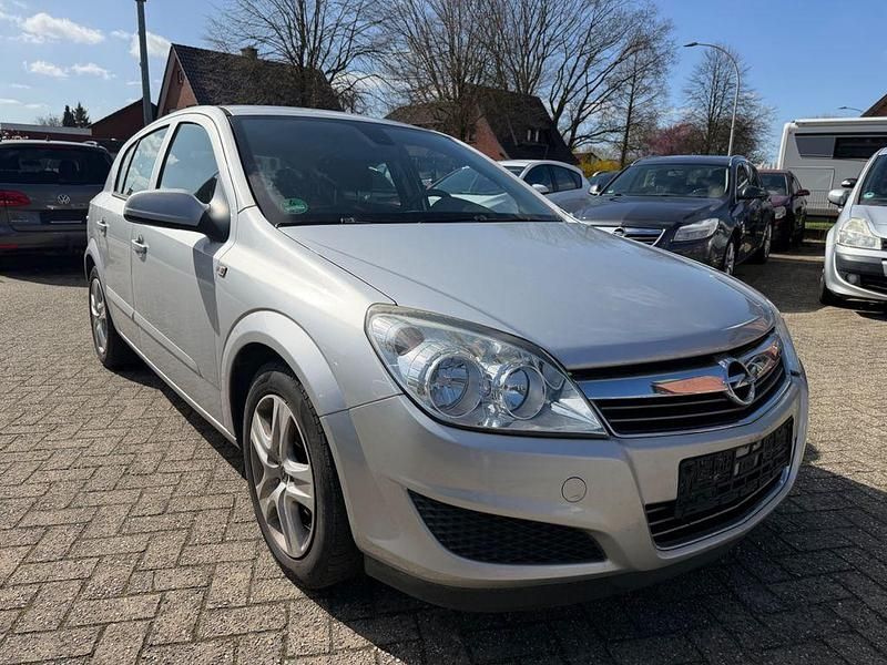 Gebraucht Opel Astra Edition 90 PS (66 kW) 2009 Silber Limousine