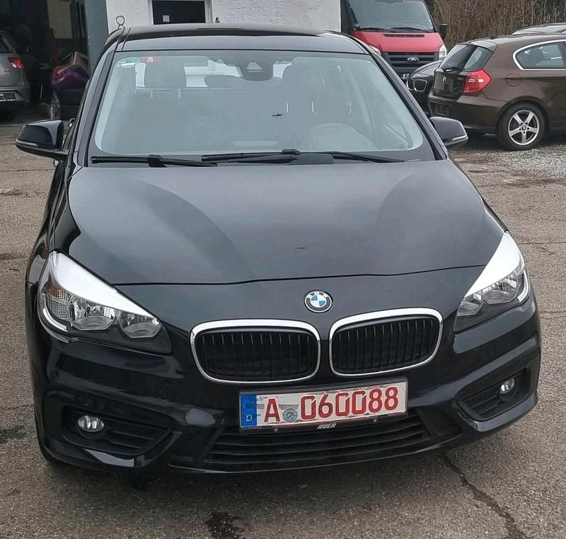 Schwarz Gebraucht 2015 BMW 218 Kombi | 9.950 € (Guter Preis) - Bild 1/4