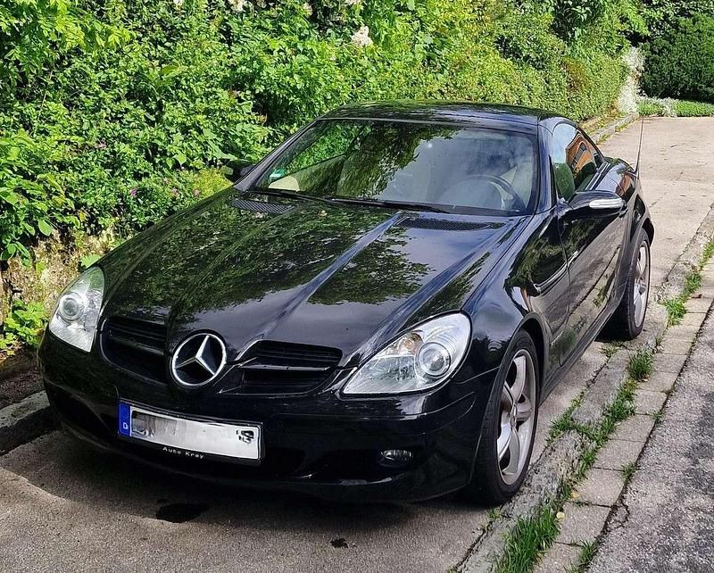 Schwarz Gebraucht 2006 Mercedes SLK200 Cabrio | 8.350 € (Fairer Preis) - Bild 1/4