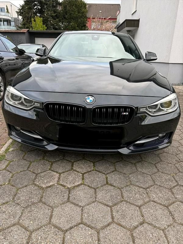Gebraucht BMW 330 258 PS (189 kW) 2012 Schwarz Limousine