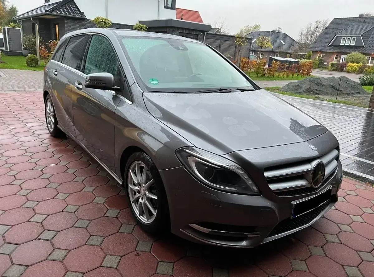 Gebraucht Mercedes B200 136 PS (100 kW) 2014 Grau Kleinwagen