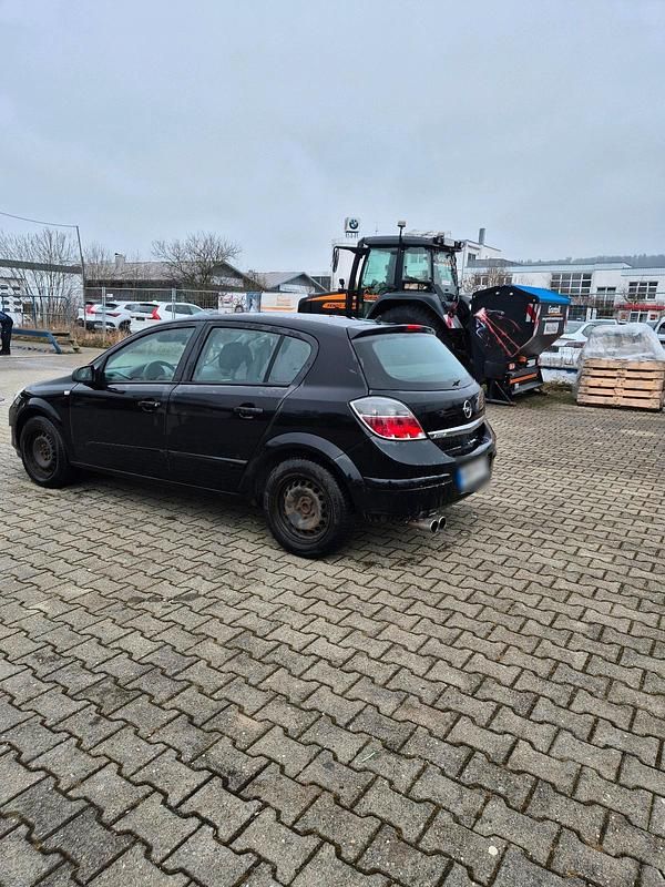Gebraucht Opel Astra 115 PS (84 kW) 2009 Schwarz Kleinwagen